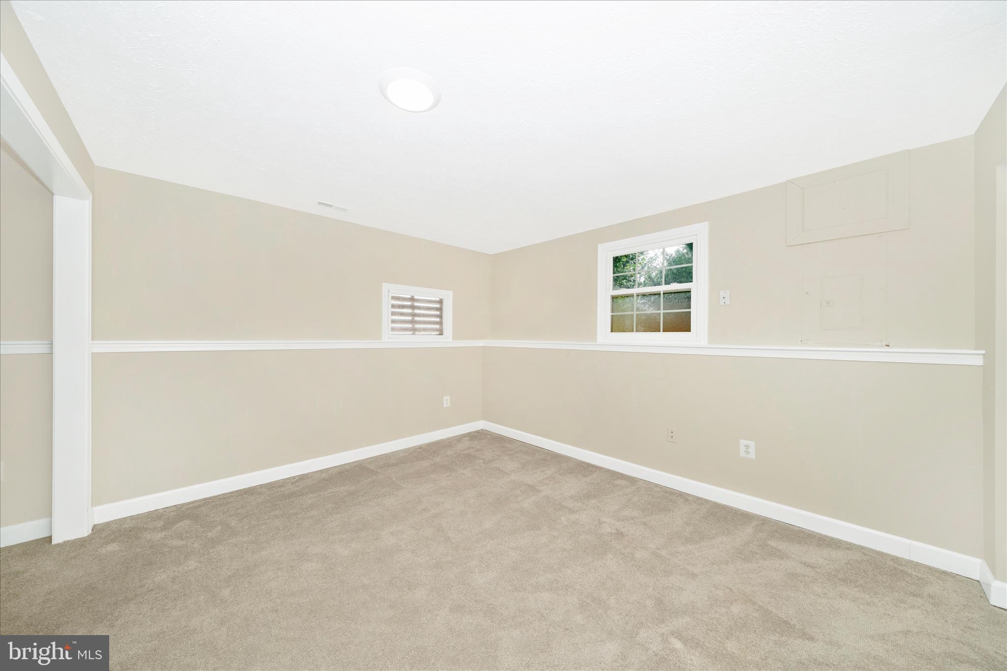 17004 Spates Hill Road Poolesville, MD 20837 - Photo 42 of 67 an empty room with windows