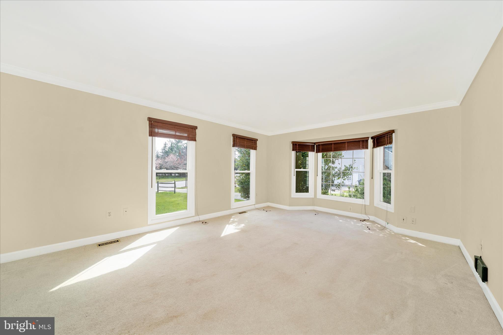 17004 Spates Hill Road Poolesville, MD 20837 - Photo 8 of 67 an empty room with windows