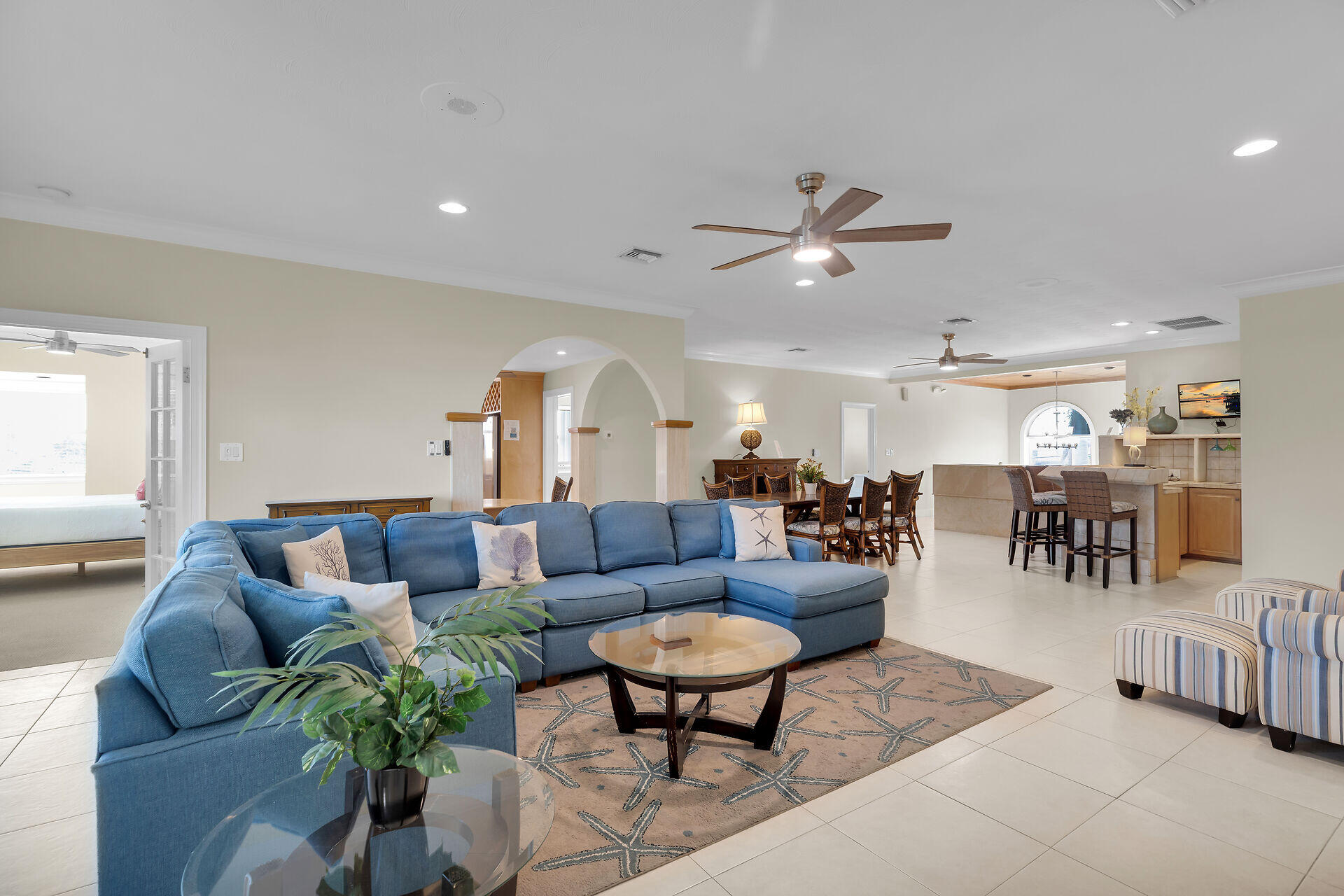580-590 10th Street Key Colony Beach, FL 33051 - Photo 23 of 75 a living room with furniture potted plant and a ceiling fan