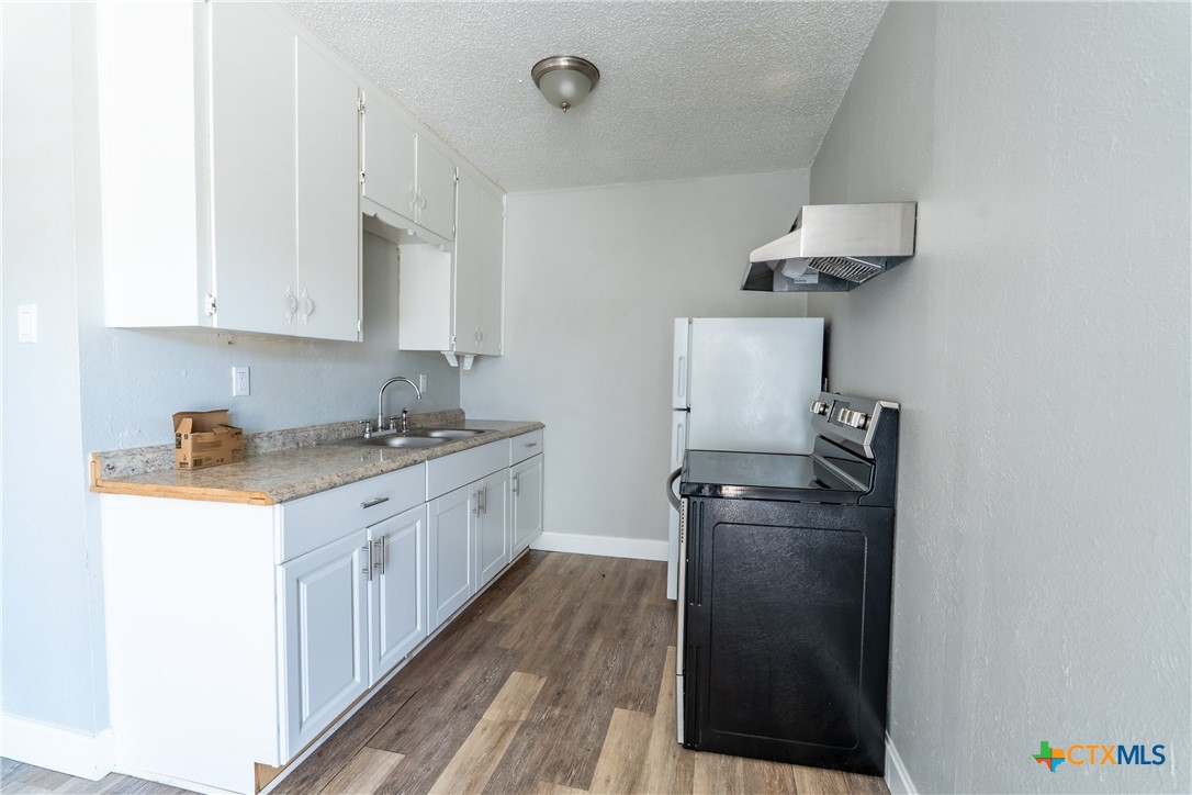 512 Sunset Lane, Unit AD Copperas Cove, TX 76522 - Photo 20 of 23 a kitchen with a stove and a refrigerator