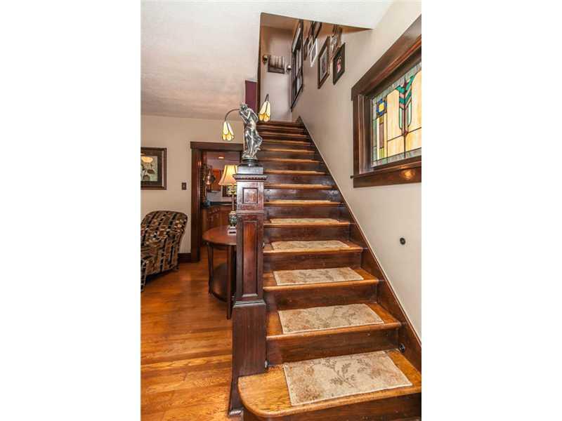 3963 Evergreen Road Observatory Hill, PA 15214 - Photo 4 of 25 Entry/Foyer.