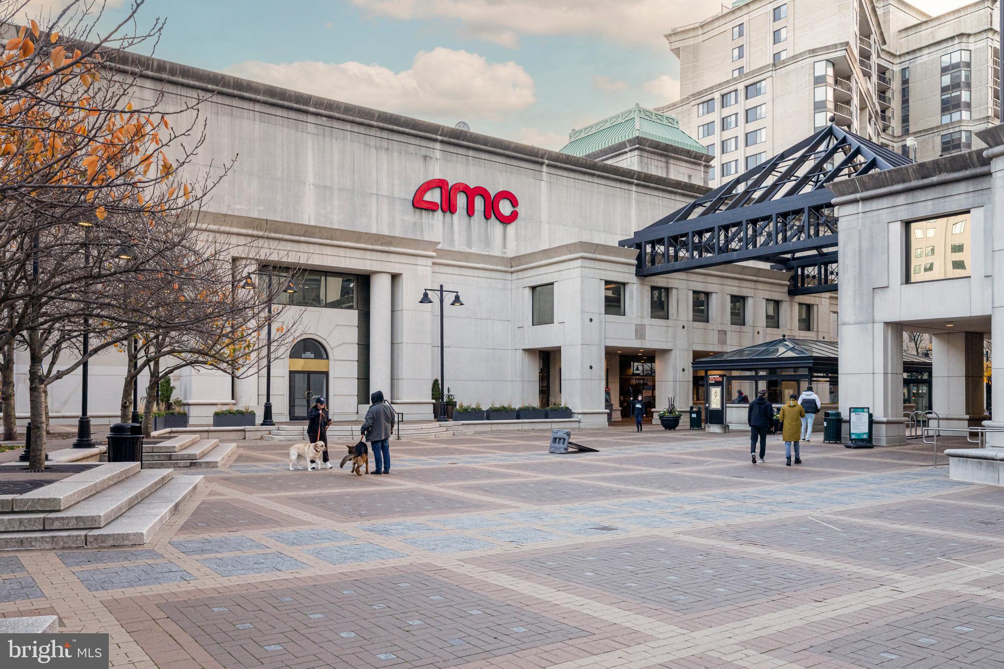 1600 Clarendon Boulevard, Unit W108 Arlington, VA 22209 - Photo 45 of 50 a group of people sitting on a sidewalk in front of building