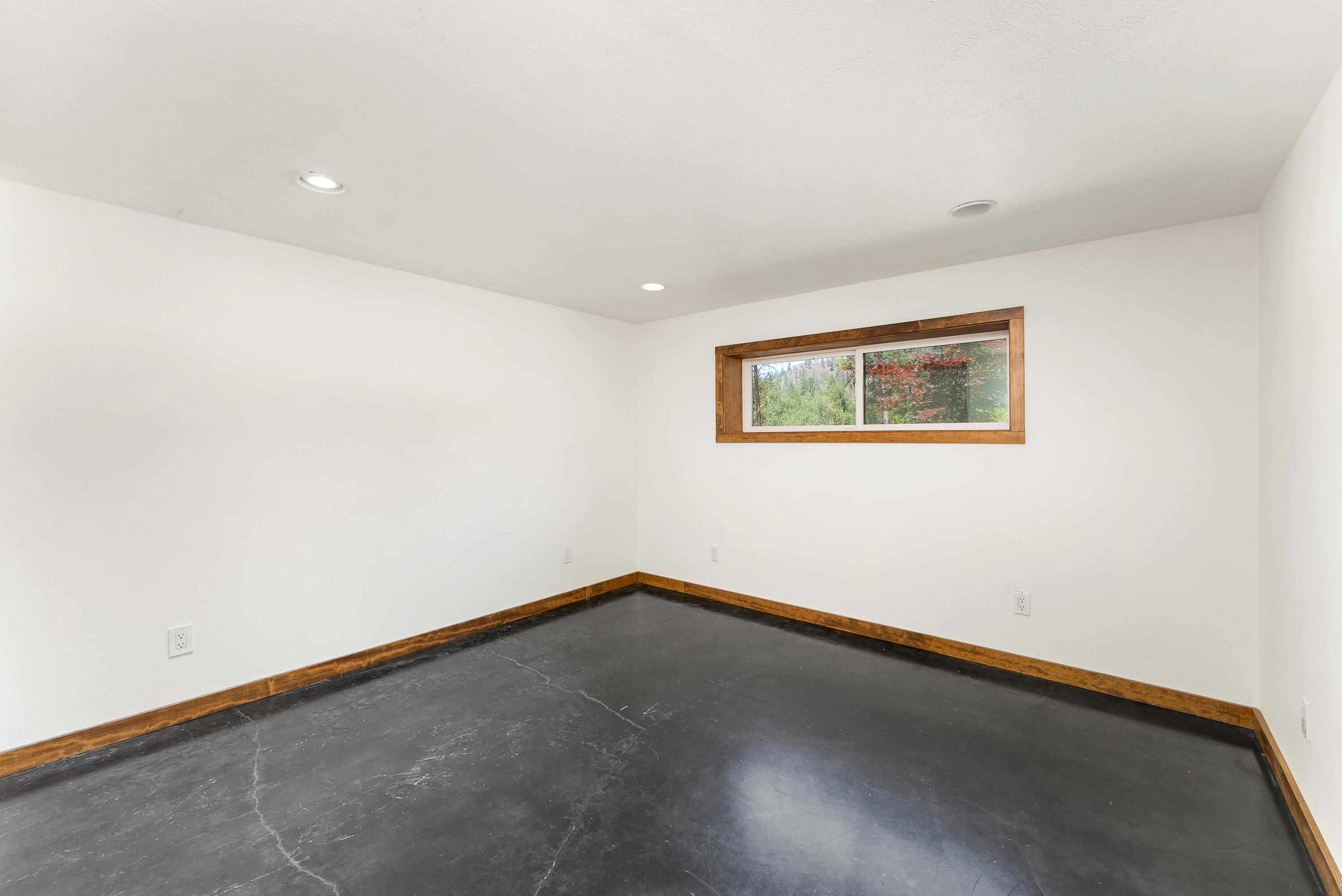 231 Colin Road Grants Pass, OR 97527 - Photo 25 of 43 Int-10