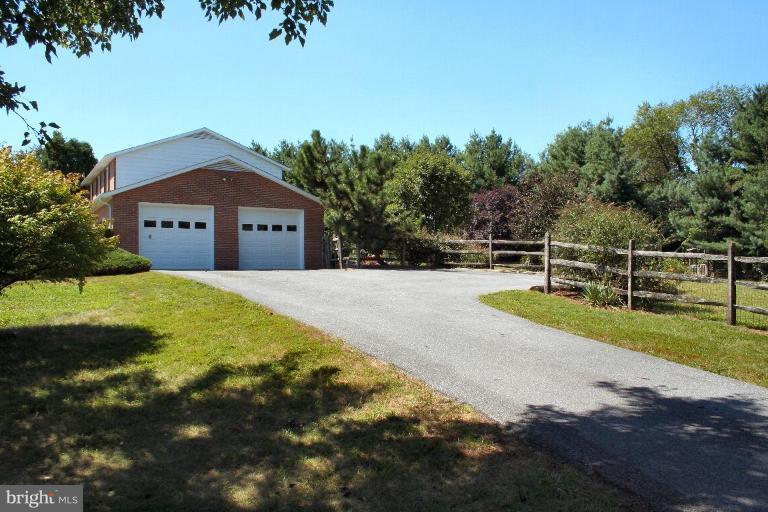 29112 Ridge Road Mount Airy, MD 21771 - Photo 3 of 26 Garage 1
