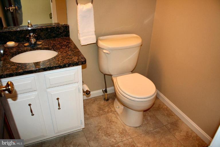 29112 Ridge Road Mount Airy, MD 21771 - Photo 23 of 26 Half Bath 1