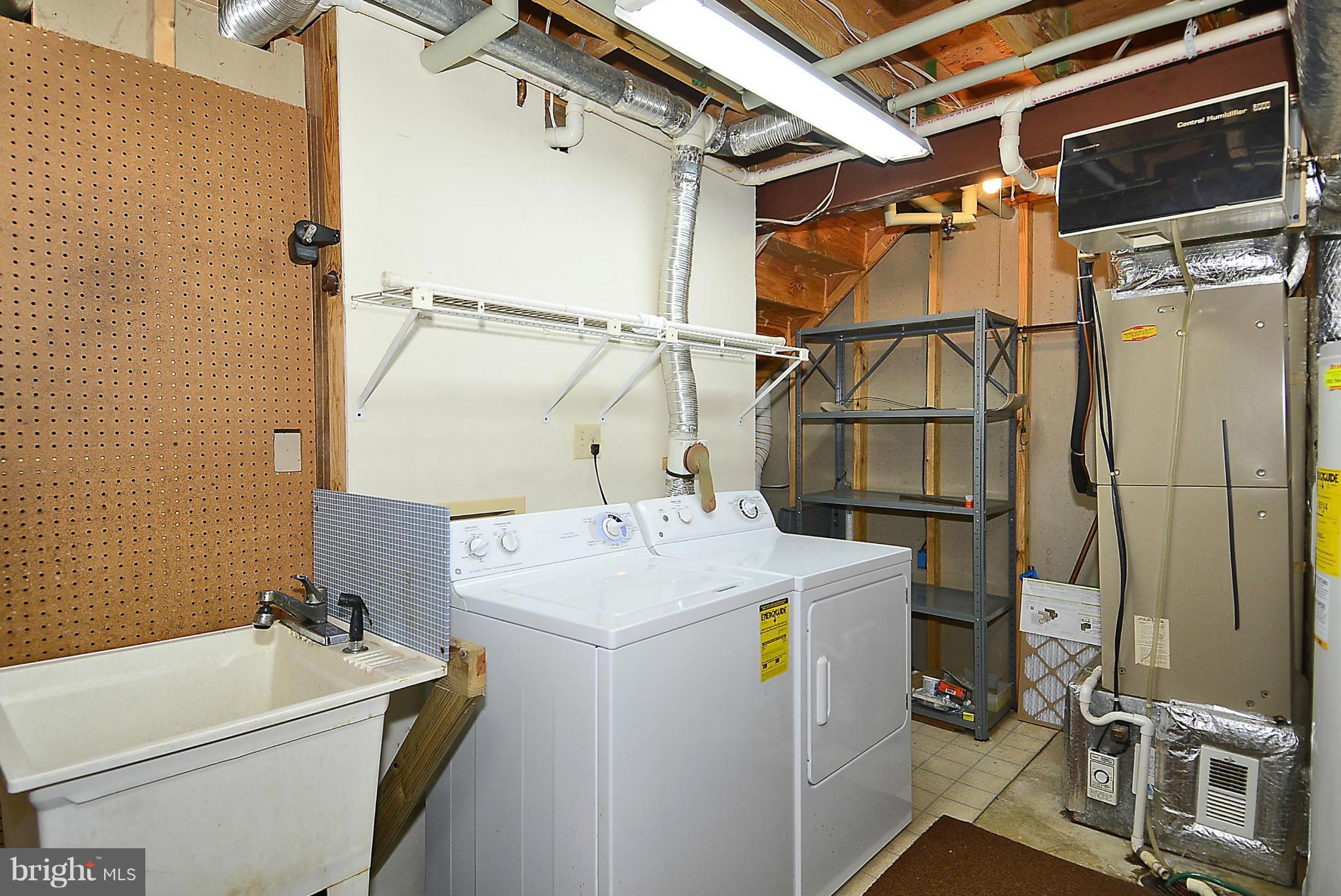 6277 Rathlin Drive Springfield, VA 22152 - Photo 20 of 30 a utility room with dryer and washer