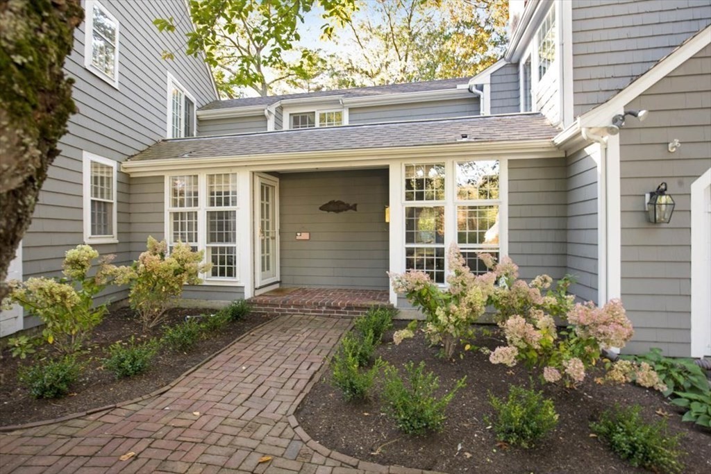 1 Hitching Post Lane Hingham, MA 02043 - Photo 3 of 37