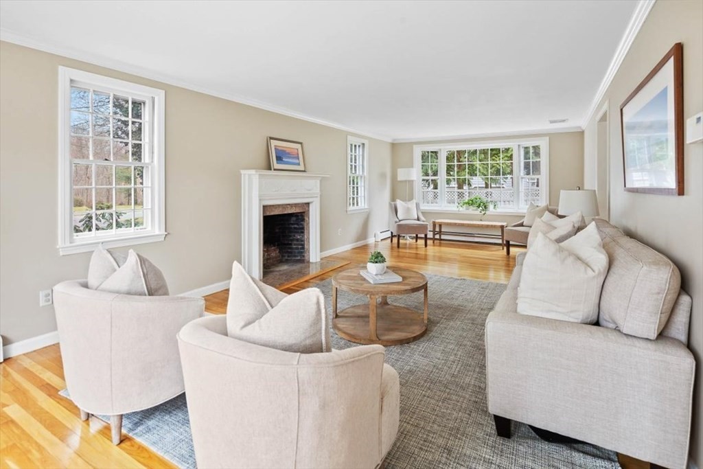 1 Hitching Post Lane Hingham, MA 02043 - Photo 4 of 37