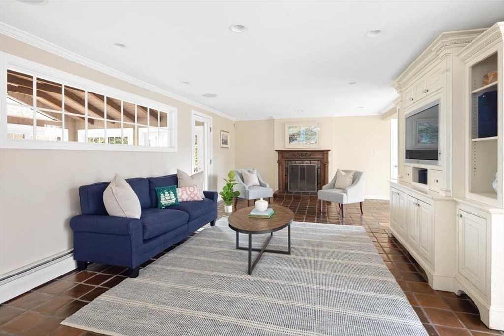 1 Hitching Post Lane Hingham, MA 02043 - Photo 7 of 37