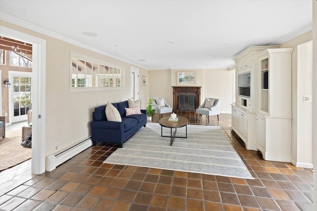 1 Hitching Post Lane Hingham, MA 02043 - Photo 9 of 37