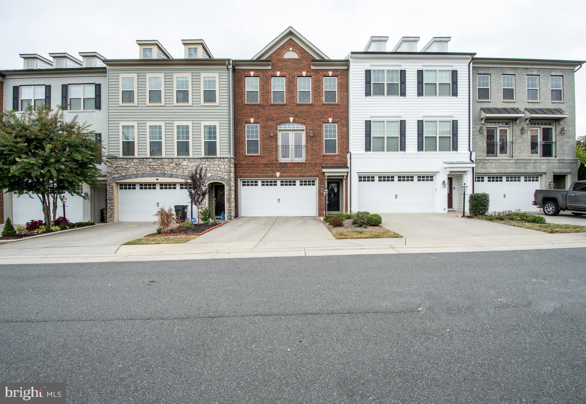 22199 Falling Terrace Ashburn, VA 20148 - Photo 55 of 58 a view of building with a street