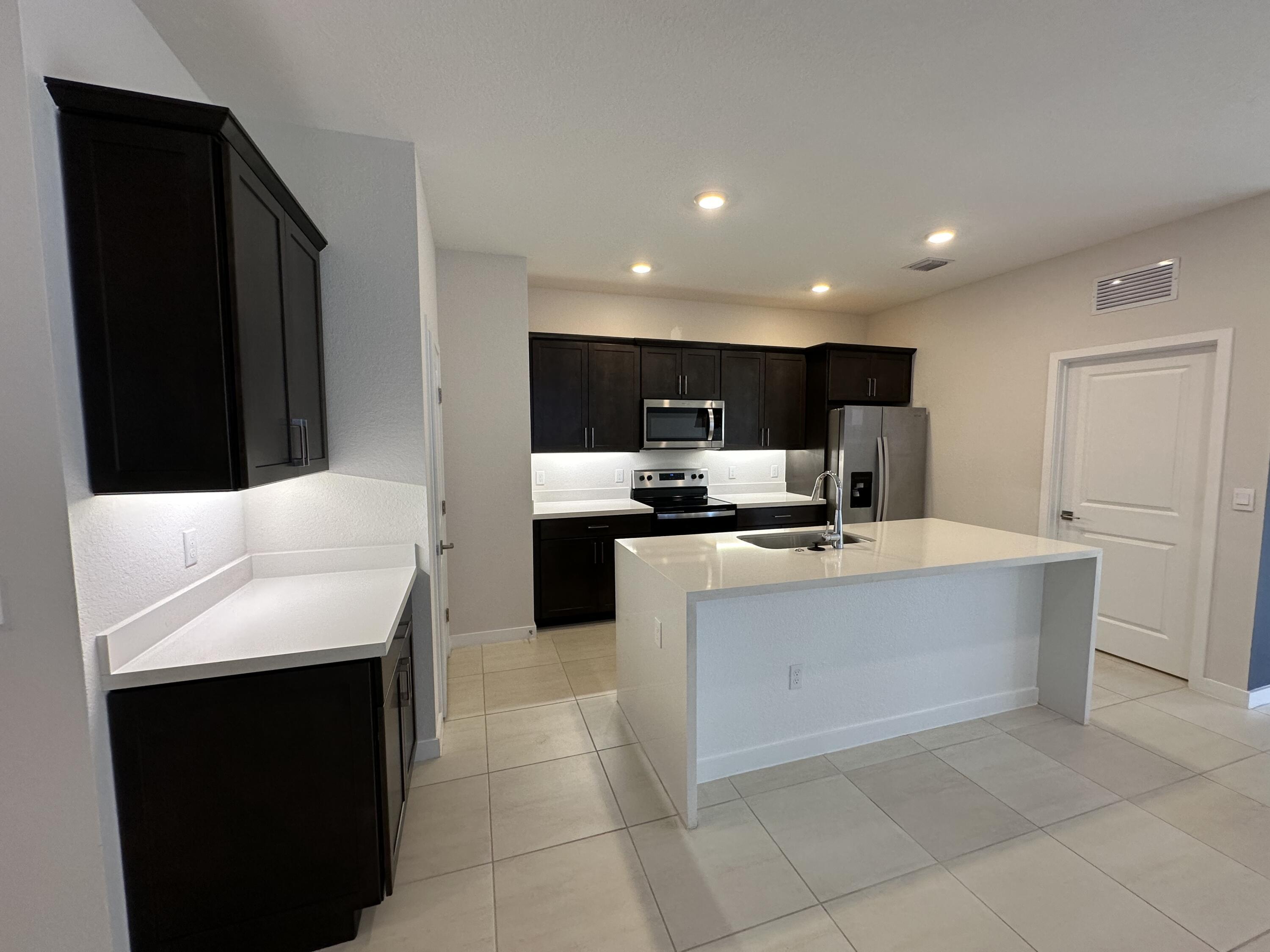7078 Rockwood Road Jupiter, FL 33458 - Photo 5 of 18 .