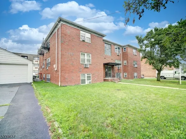 $1,800 | 148 Newark Avenue, Unit 3, Belleville, NJ 07109