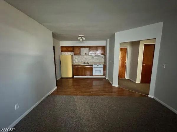 $1,800 | 148 Newark Avenue, Unit 3, Belleville, NJ 07109