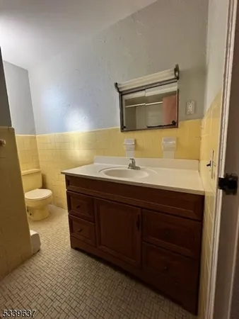 $1,800 | 148 Newark Avenue, Unit 3, Belleville, NJ 07109