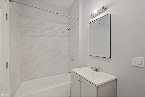 $3,695 | 4359 South King Drive, Unit 3, Chicago, IL 60653