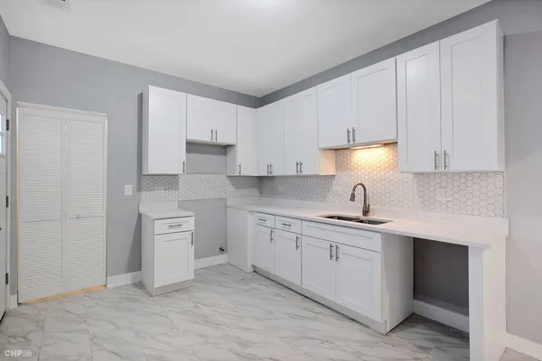 $3,695 | 4359 South King Drive, Unit 3, Chicago, IL 60653