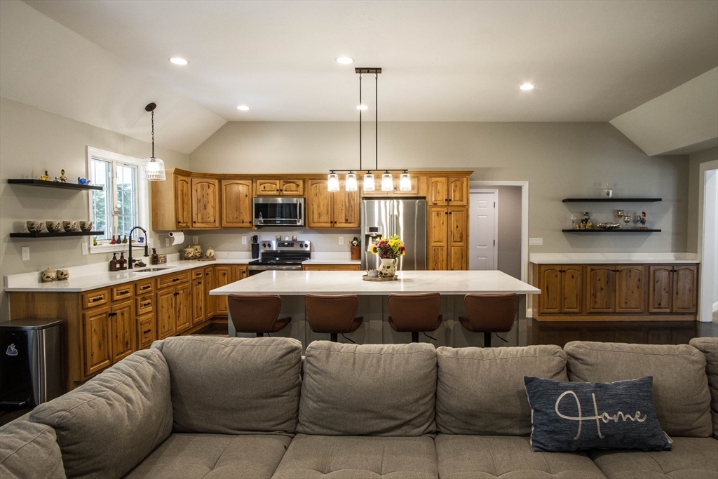 47 East Baylies Road Charlton, MA 01507 - Photo 13 of 42