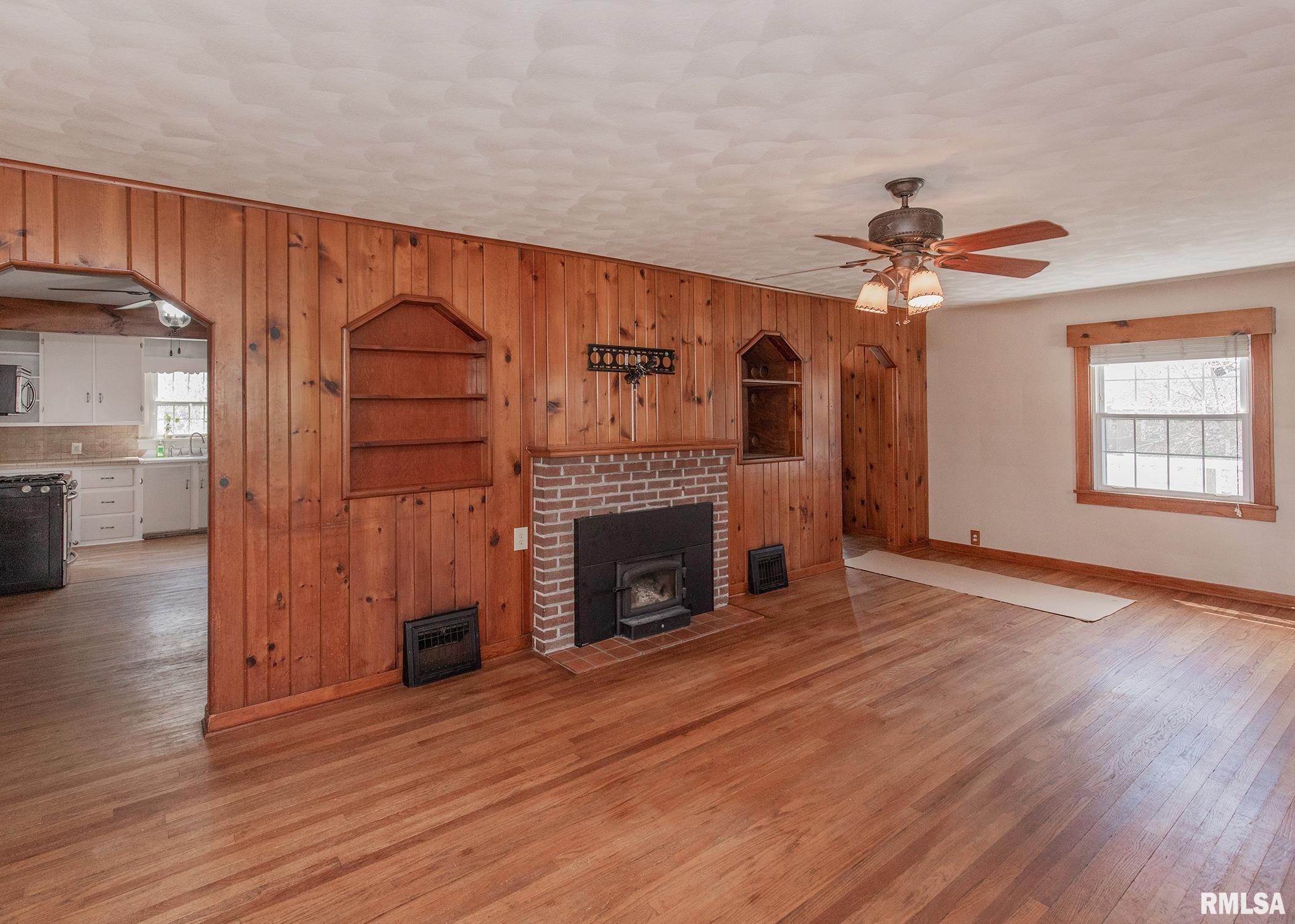 407 Maple Street Colona, IL 61241 - Photo 6 of 32 Gallery Image 6