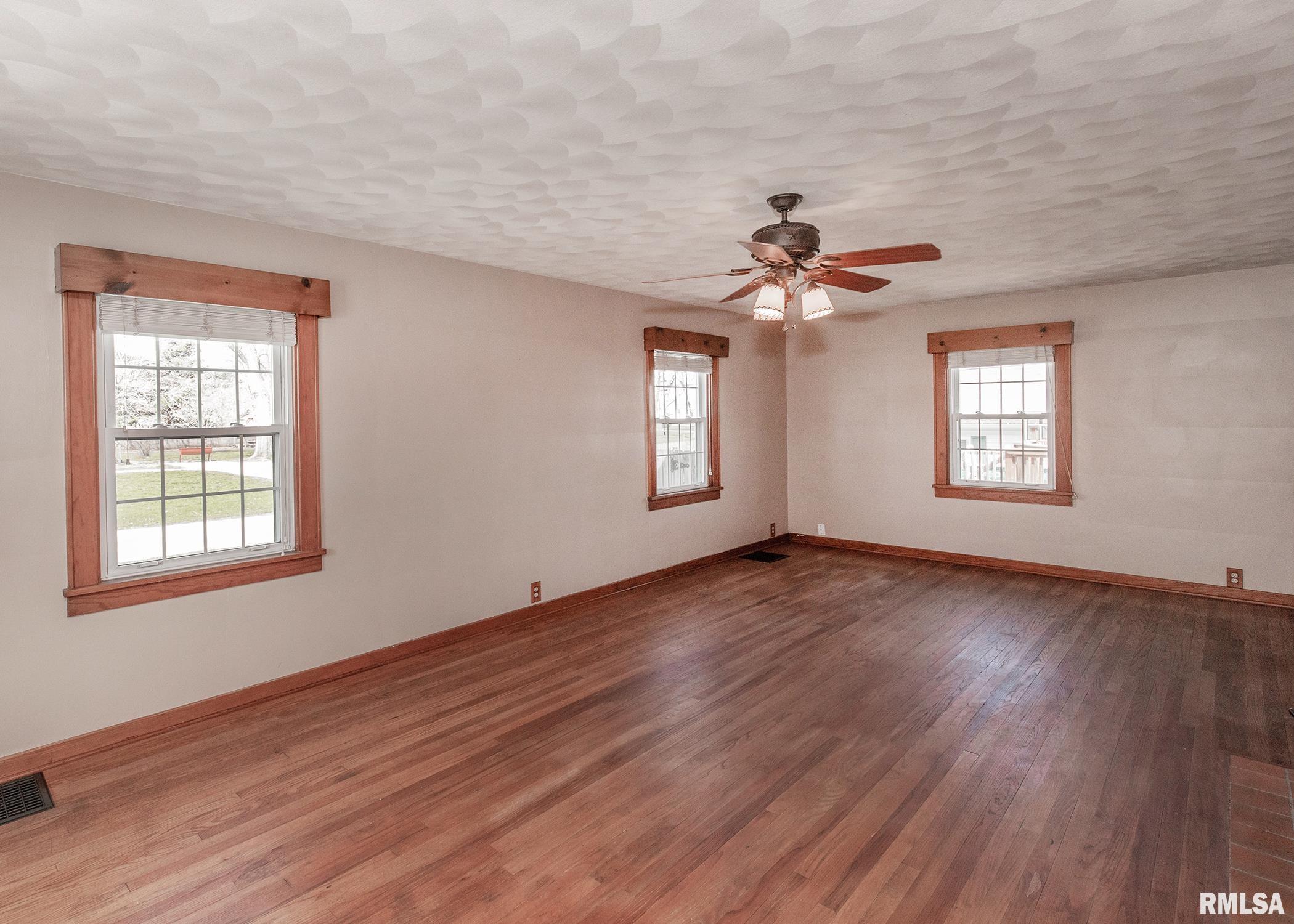 407 Maple Street Colona, IL 61241 - Photo 7 of 32 Gallery Image 7
