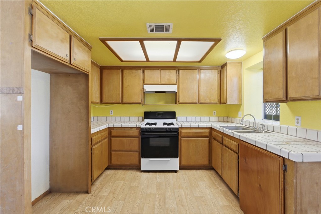 12365 Waynoka Road Apple Valley, CA 92308 - Photo 11 of 36