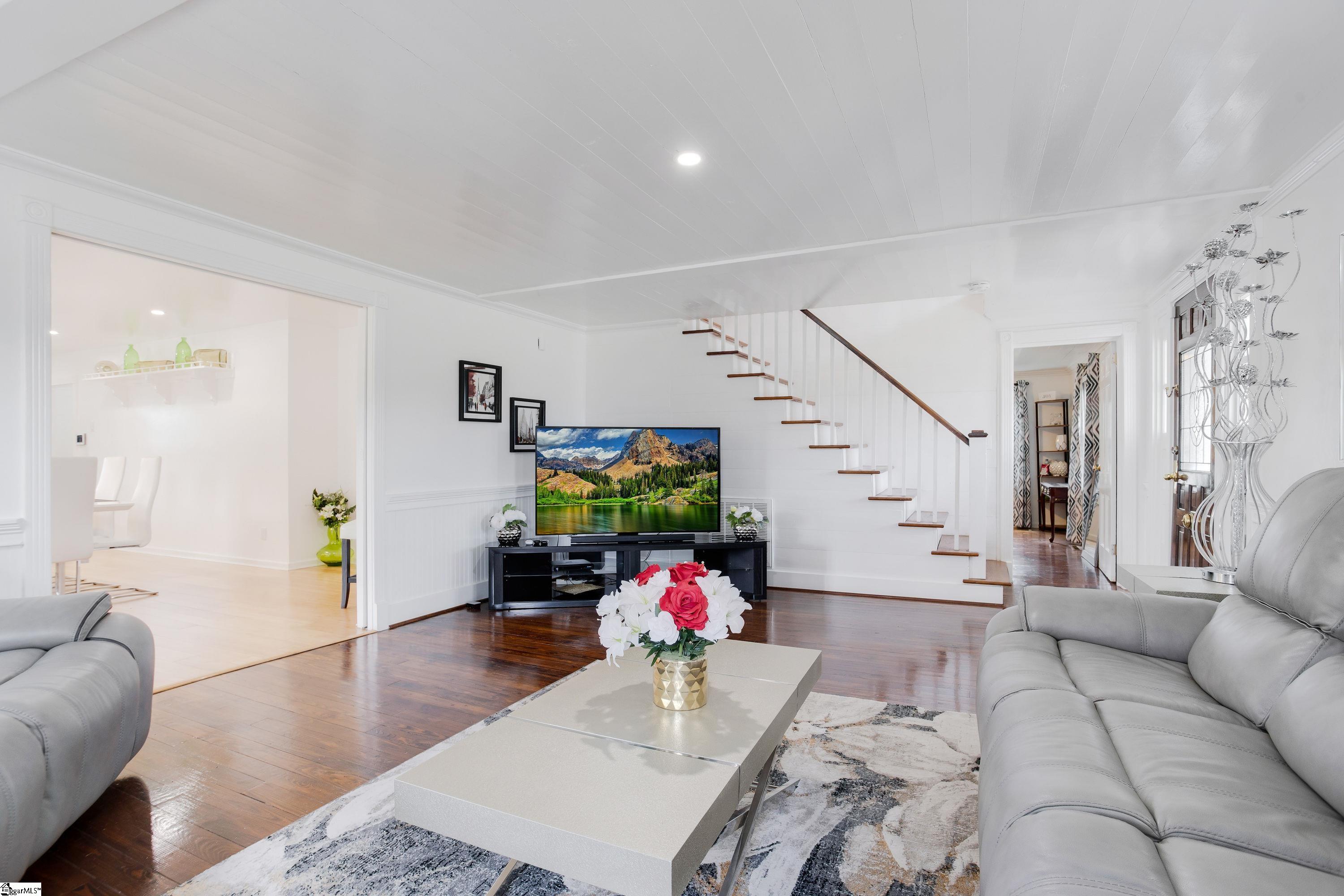 809 Farrs Bridge Road Greenville, SC 29611 - Photo 6 of 34 Gallery Image 6