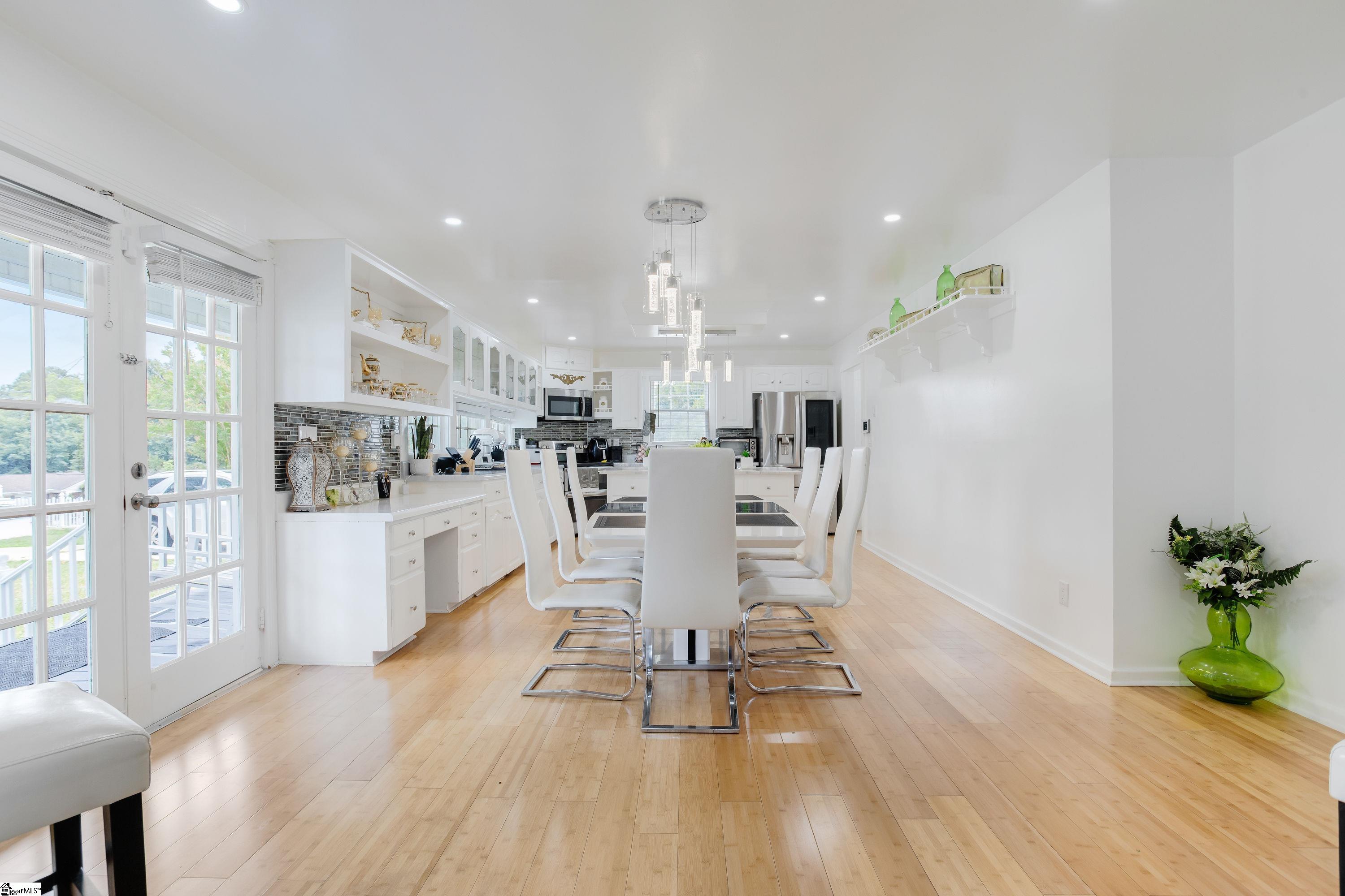 809 Farrs Bridge Road Greenville, SC 29611 - Photo 8 of 34 Gallery Image 8
