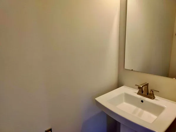 $3,950 | 319 Elm Ct., Unit 319, Mount Prospect, IL 60056