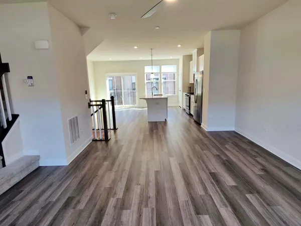$3,950 | 319 Elm Ct., Unit 319, Mount Prospect, IL 60056