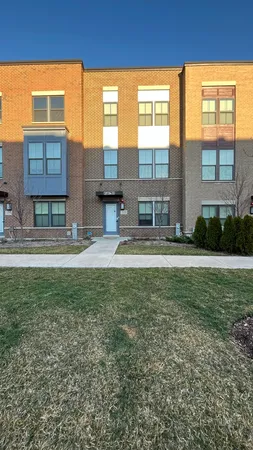 $3,950 | 319 Elm Ct., Unit 319, Mount Prospect, IL 60056