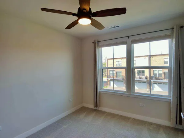 $3,950 | 319 Elm Ct., Unit 319, Mount Prospect, IL 60056
