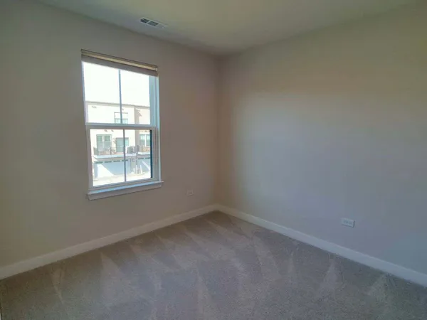 $3,950 | 319 Elm Ct., Unit 319, Mount Prospect, IL 60056