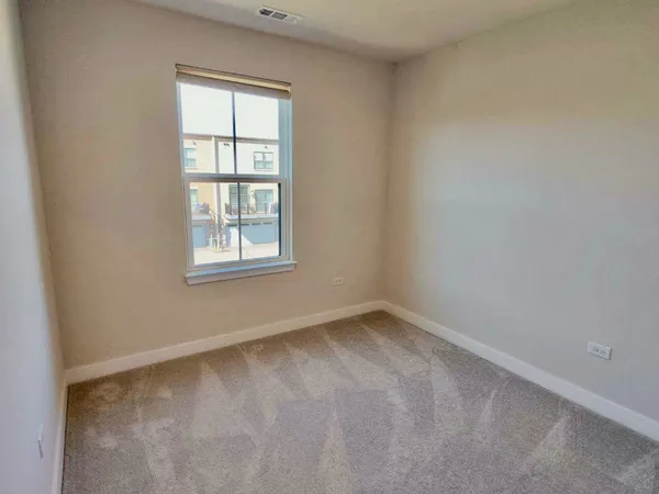$3,950 | 319 Elm Ct., Unit 319, Mount Prospect, IL 60056