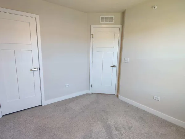 $3,950 | 319 Elm Ct., Unit 319, Mount Prospect, IL 60056