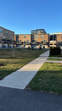 $3,950 | 319 Elm Ct., Unit 319, Mount Prospect, IL 60056