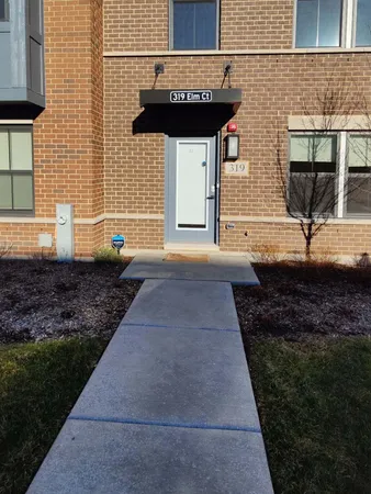 $3,950 | 319 Elm Ct., Unit 319, Mount Prospect, IL 60056