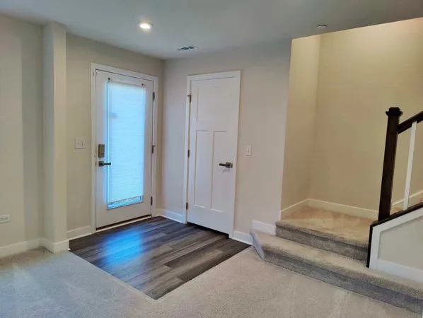 $3,950 | 319 Elm Ct., Unit 319, Mount Prospect, IL 60056