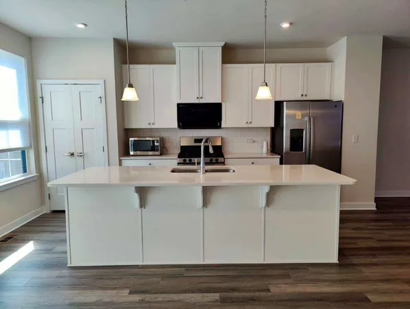 $3,950 | 319 Elm Ct., Unit 319, Mount Prospect, IL 60056