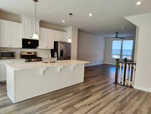 $3,950 | 319 Elm Ct., Unit 319, Mount Prospect, IL 60056