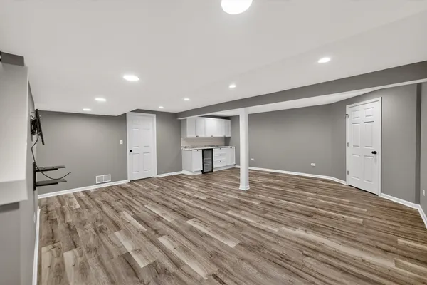 $524,000 | 368 Kingsbury Drive, DeKalb, IL 60115