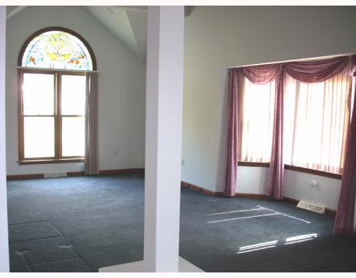 143 McBride Road Canonsburg, PA 15317 - Photo 2 of 8 Living Room.