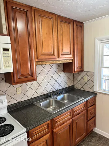 $165,000 | 206 Long Drive, Harriman, TN 37748