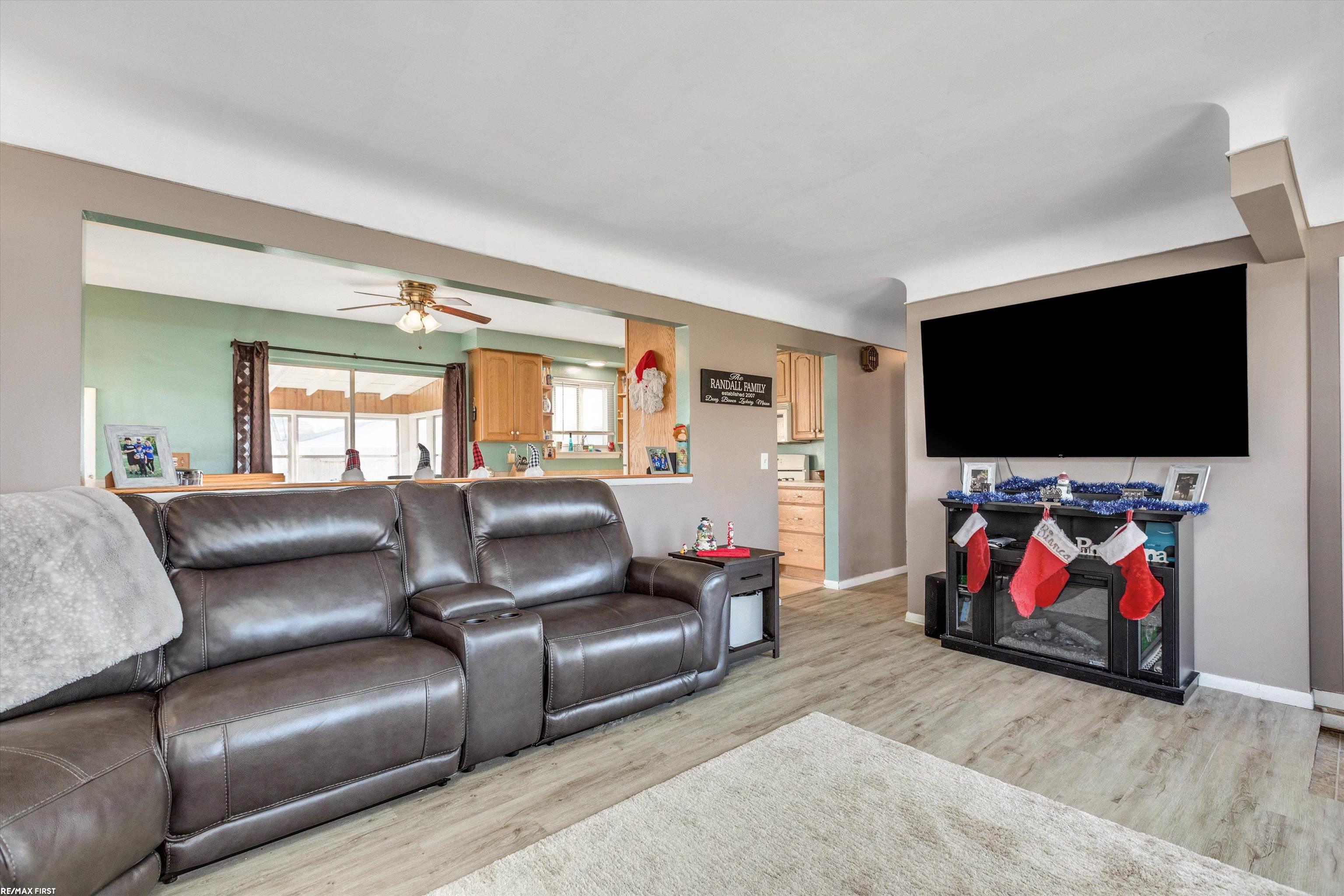 11188 Erdmann Road Sterling Heights, MI 48314 - Photo 6 of 30 50149902-2b67ea56-f253-40dd-8aab-0463f6074ad5.JPG