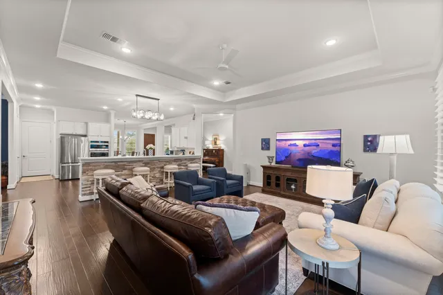 $739,900 | 205 Friesian Lane, The Woodlands, TX 77382