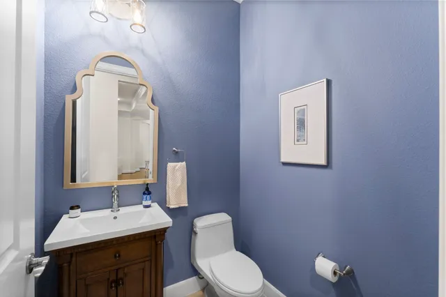 $739,900 | 205 Friesian Lane, The Woodlands, TX 77382