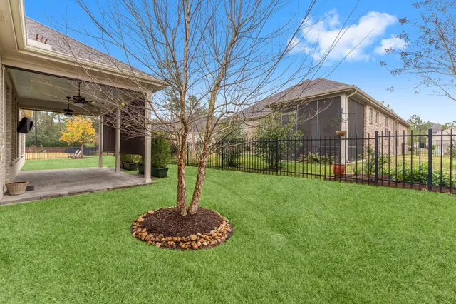 $739,900 | 205 Friesian Lane, The Woodlands, TX 77382