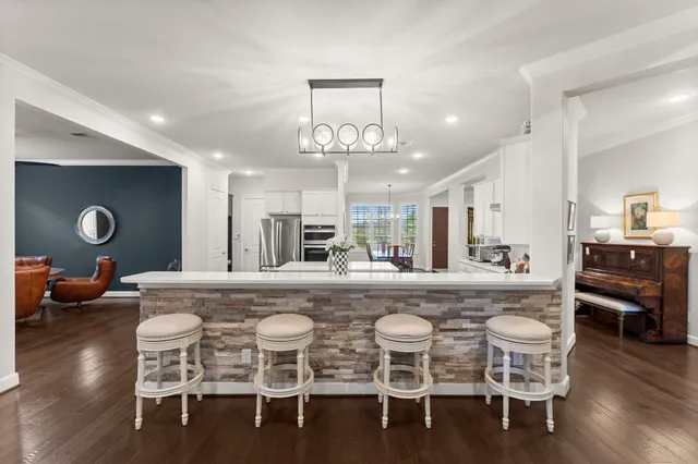 $739,900 | 205 Friesian Lane, The Woodlands, TX 77382