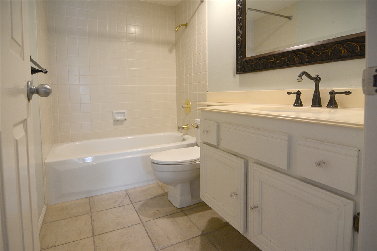 2989 Racetrack View Drive Del Mar, CA 92014 - Photo 22 of 25