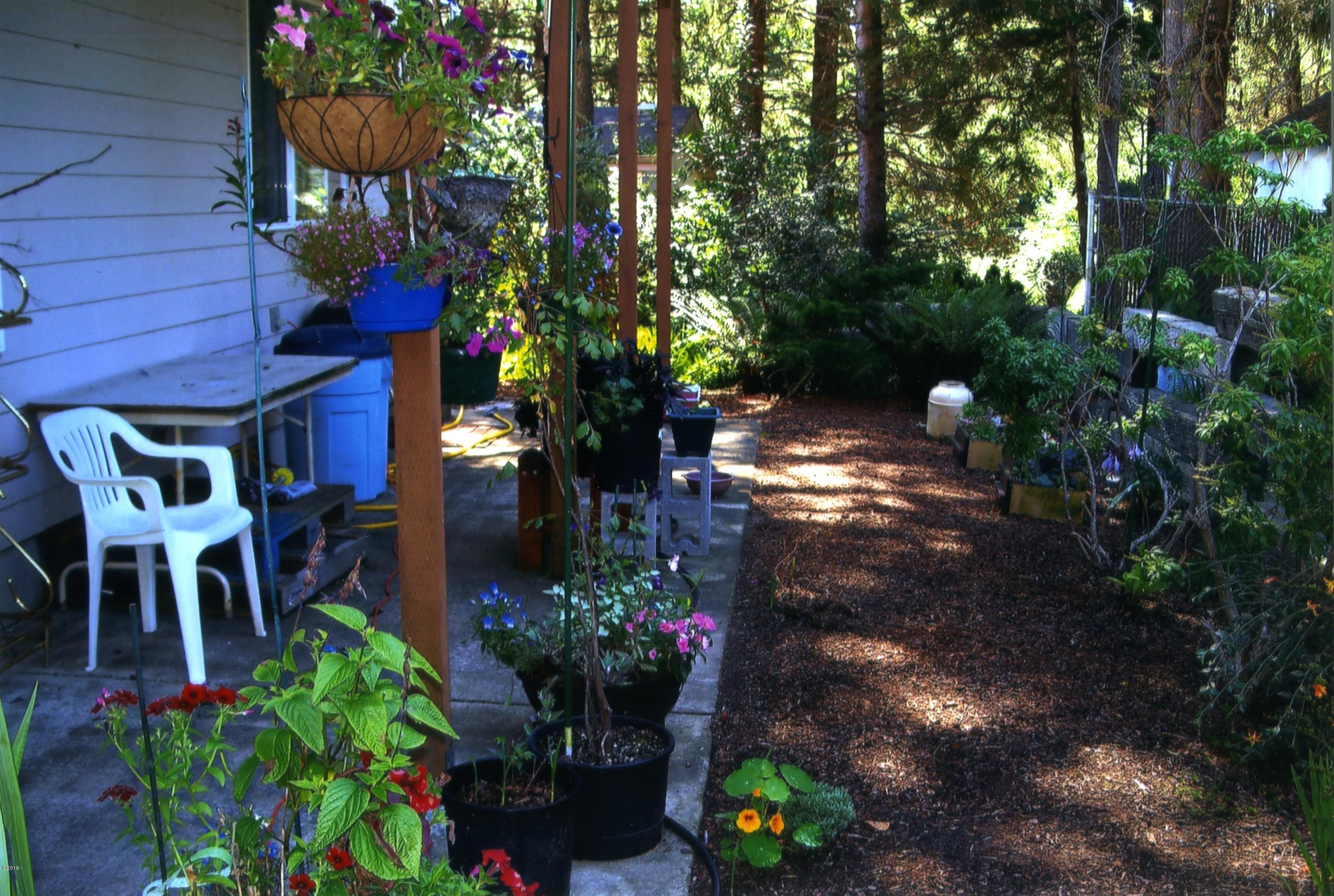 33-35 Northeast Spring Avenue Depoe Bay, OR 97341 - Photo 13 of 14 Unit 35017