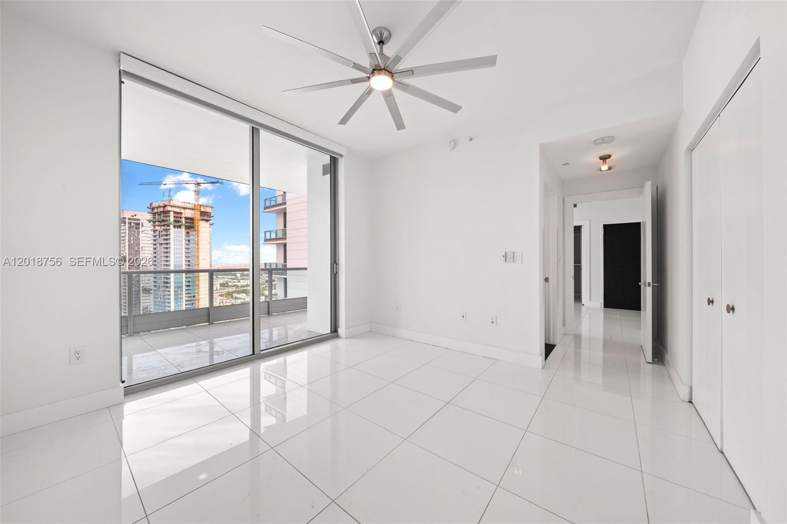 900 Biscayne Boulevard, Unit 5602 Miami, FL 33132 - Photo 12 of 38 Guest Room